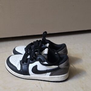 Nike Kids Black and White Sneakers